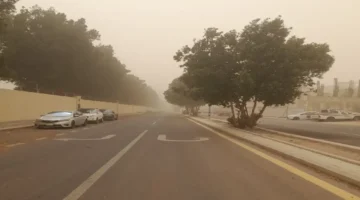 غبار جدة يخيم على ظهيرة العروس ويغلف أجواء المدينة